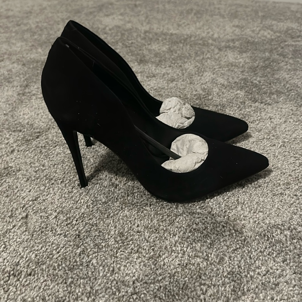 Steve Madden heels. Black. Velour. New without tags